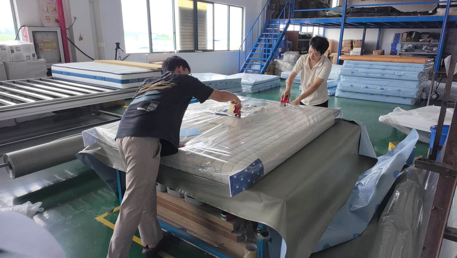 Roll compressed mattress packing for export projects
