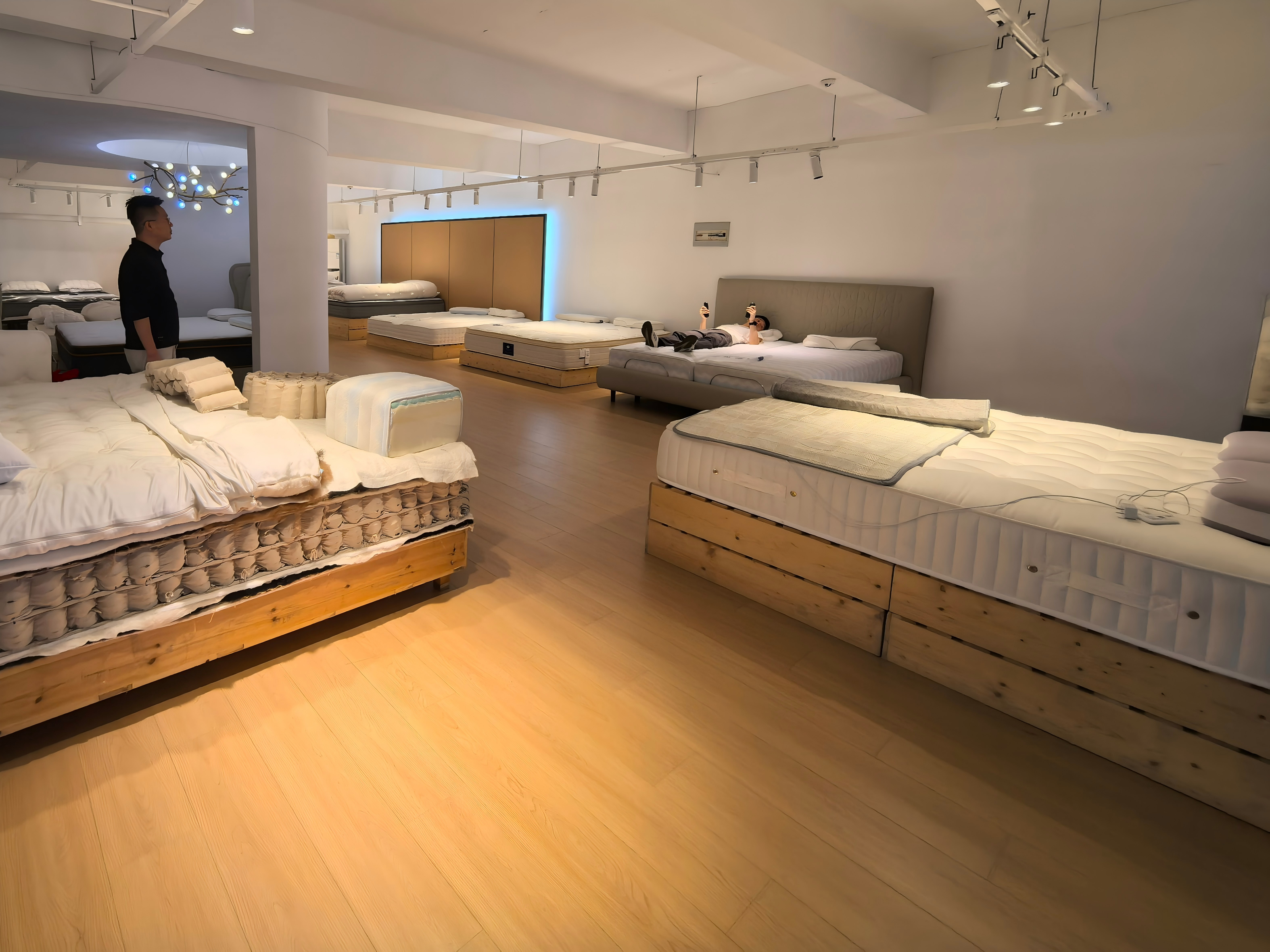 Custom hotel mattress product image